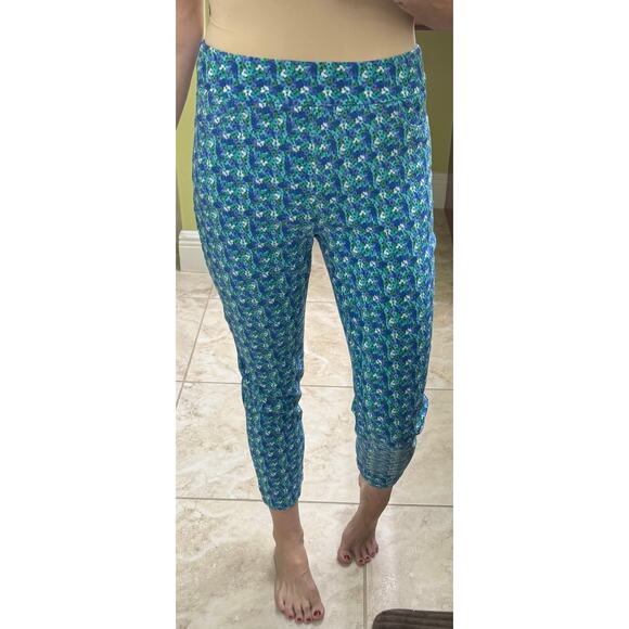 Soft Surroundings small blue floral pull on pants capri length back pockets - Picture 3 of 8